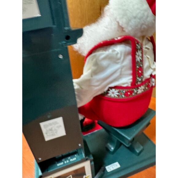 Holiday Creations 1994 - Anamatronic Santa Reading "The Night Before Christmas" - Picture 5 of 10